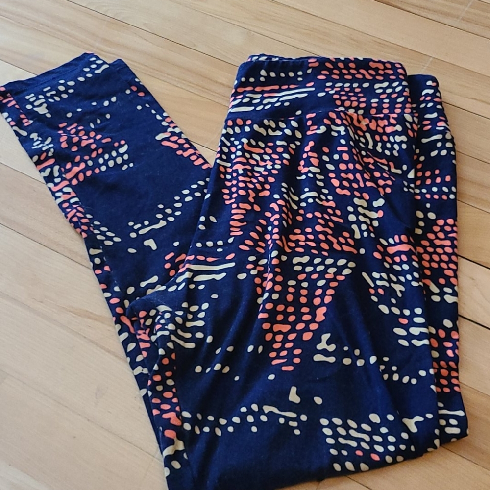 Lularoe tall and curvy pattern leggings